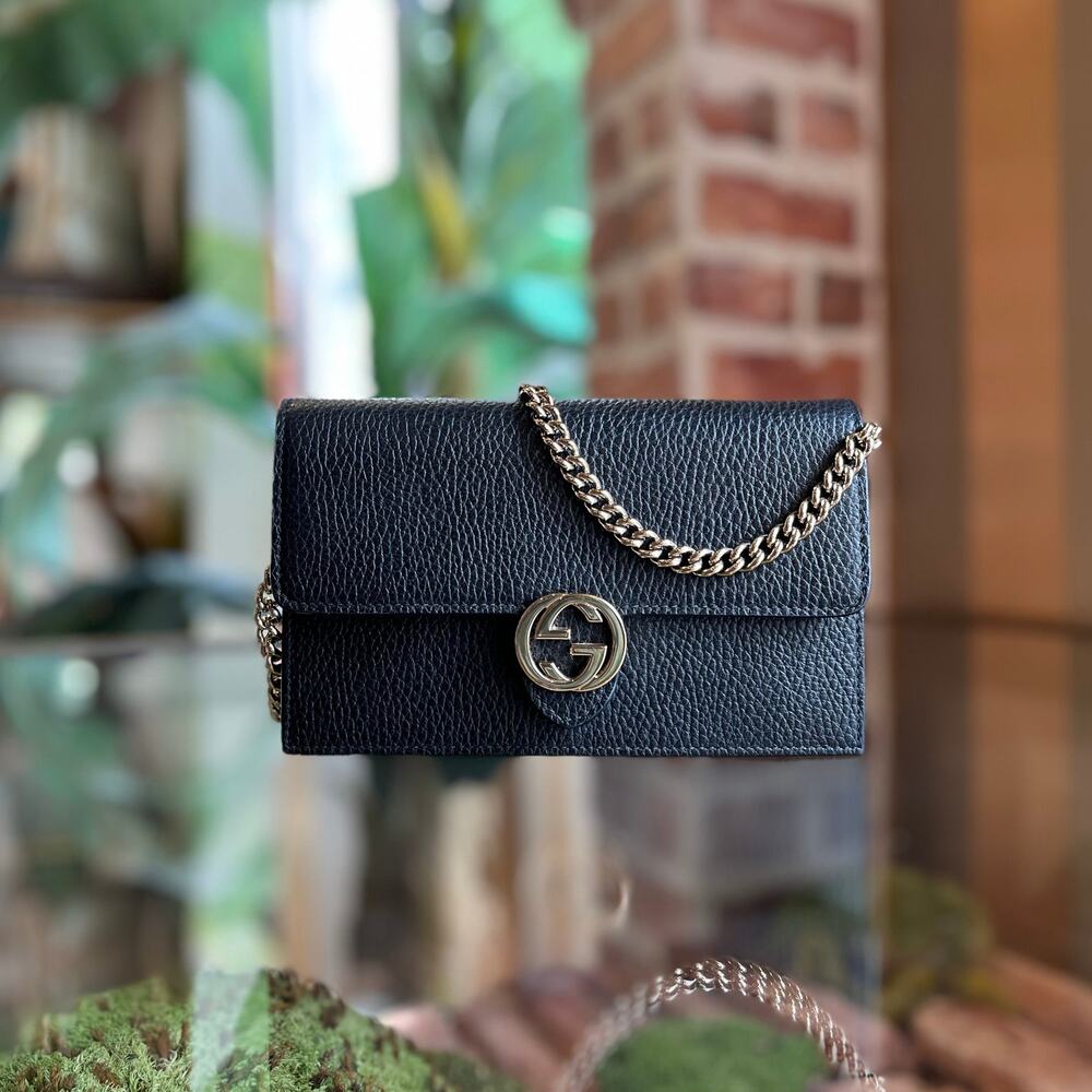 GUCCI Interlocking G Black Pebbled Leather Wallet on Chain